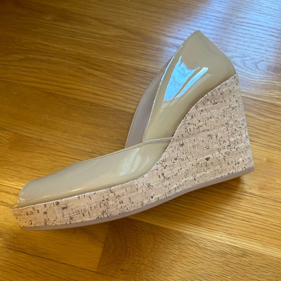 Via Spiga patent leather nude wedge w/cork heel - Picture 3 of 5